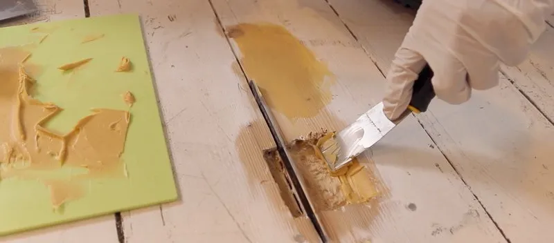 Vloer opvullen met houtvuller
