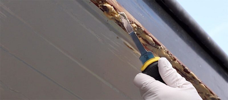 Houtrotvuller aanbrengen hout repareren met epoxy